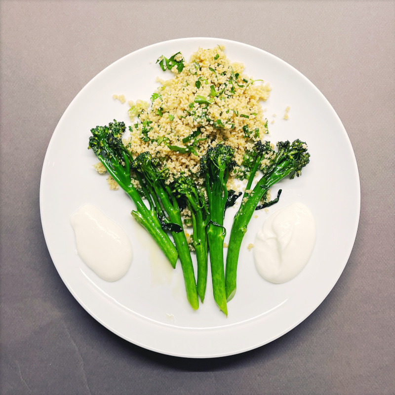 Zitronen-Couscous mit Broccolini