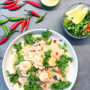 Teller mit Risotto Tom Yam Style mit Garnelen